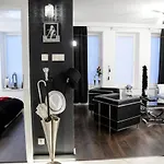 Diamond Lady Romantic Apartment Free Parking By Stayly