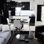 Diamond Lady Romantic Apartment Free Parking By Stayly