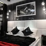 Diamond Lady Romantic Apartment Free Parking By Stayly